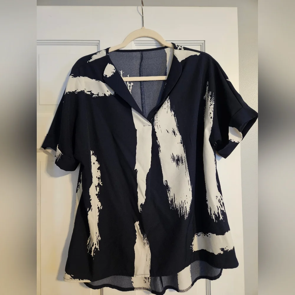 Brush-stroke Blouse - Picture 1 of 4